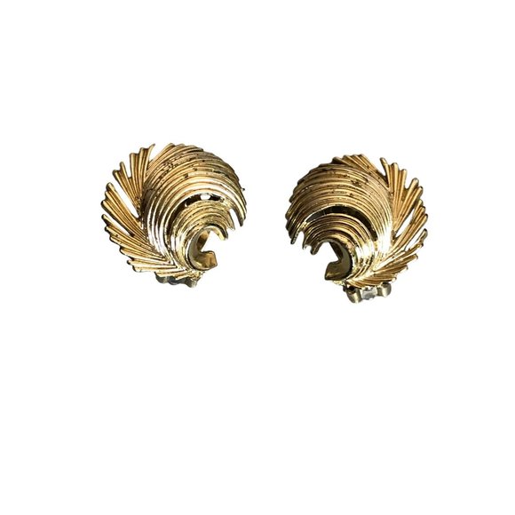 Lisner Vintage Gold Tone Earrings Clip On Swirled Feather Costume Jewelry MCM - Picture 3 of 11